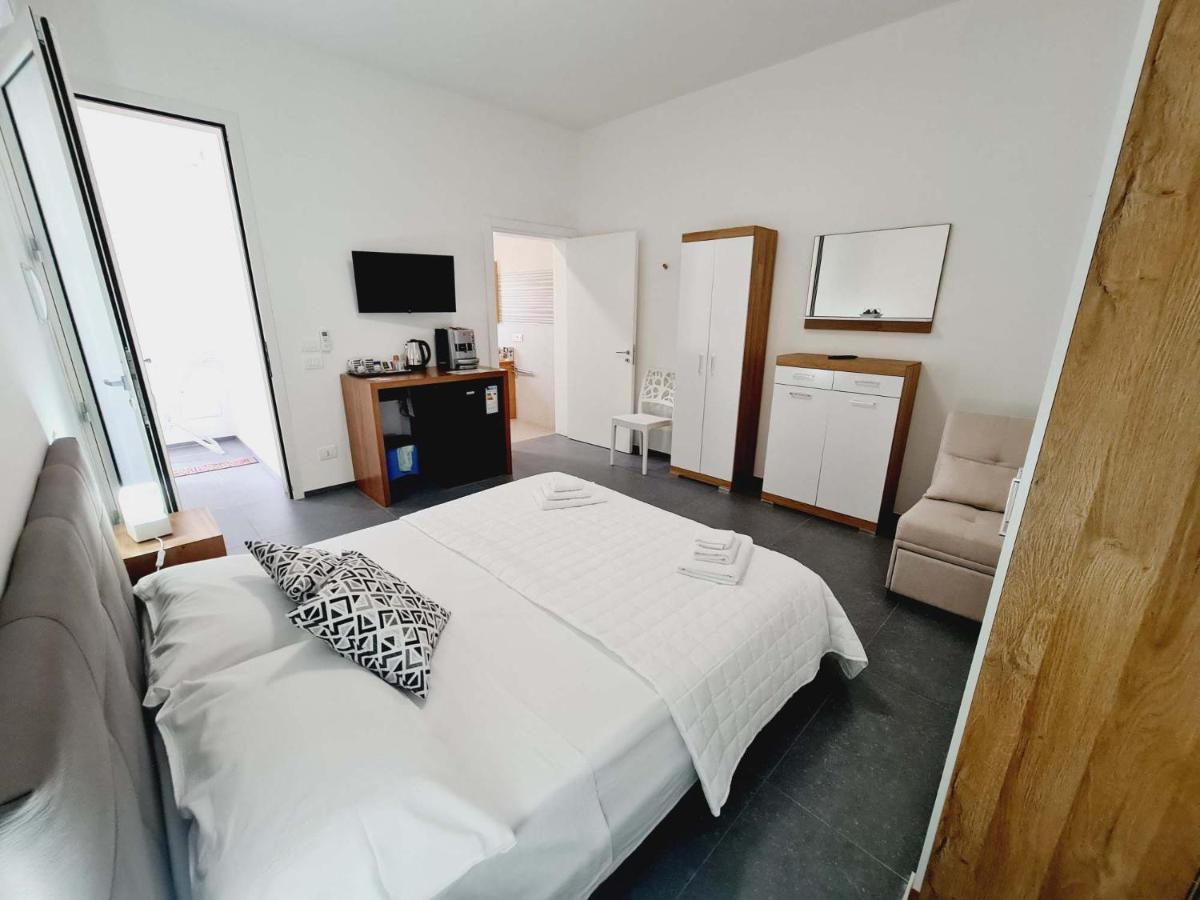 Medusa Room Apartment ปอร์โตเชซาเรโอ ภายนอก รูปภาพ