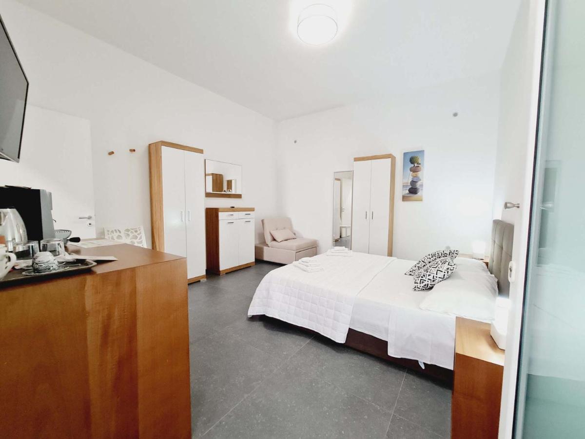 Medusa Room Apartment ปอร์โตเชซาเรโอ ภายนอก รูปภาพ